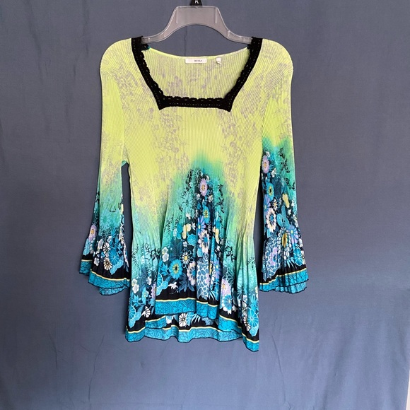 NICOLA Tops - Size- L Women’s Blouse, Bright Tropical Flower Print over Flowing Pleats